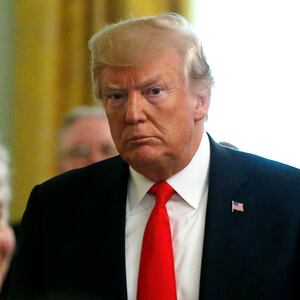 180822-trump-south-africa-whites-cheat_fvxsky