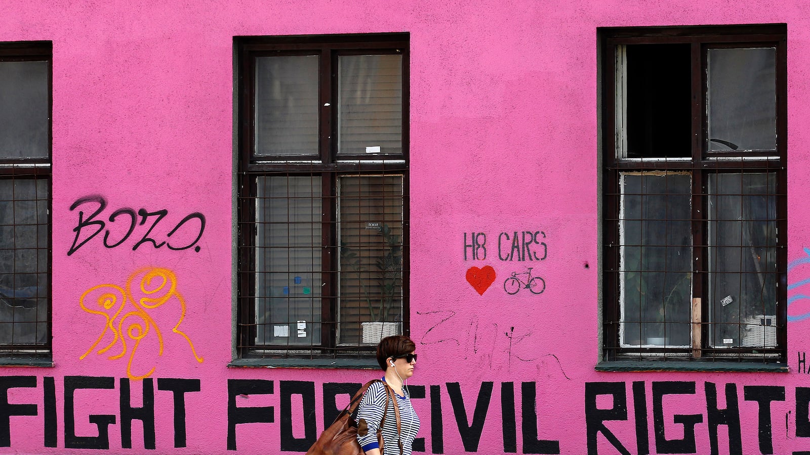 articles/2014/04/22/can-the-gender-gap-be-solved/140420-hymowitz-wage-gap-tease_ddgg2s