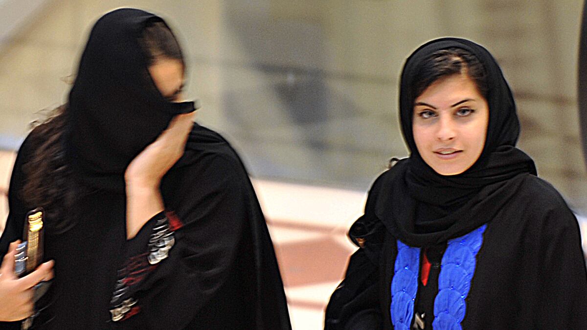 cheats/2011/09/29/the-contradictory-lives-of-saudi-women/saudi-women-contradiction-cs_dfzpzy