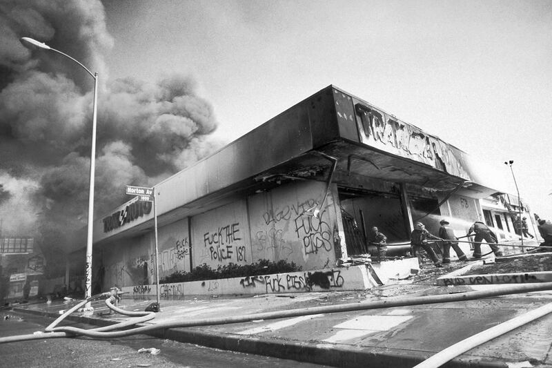 galleries/2012/04/27/los-angeles-riots-pictures-twenty-years-later-photos/la-riots-before-after-10_fhe4gu