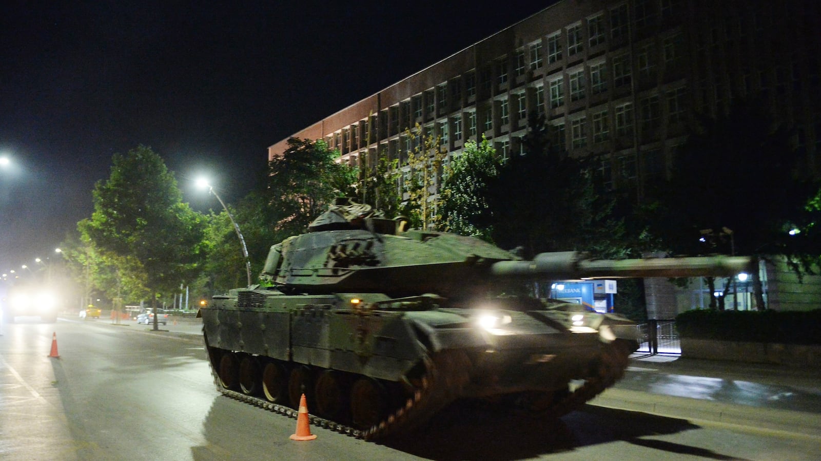 cheats/2016/07/15/turkish-parliament-bombed-in-coup/160715-turkey-parliament-bombed-cheat_ngjnku
