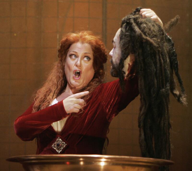 galleries/2010/09/04/16-haute-tickets-for-fall/fall-high-culture---salome_lnbg7f