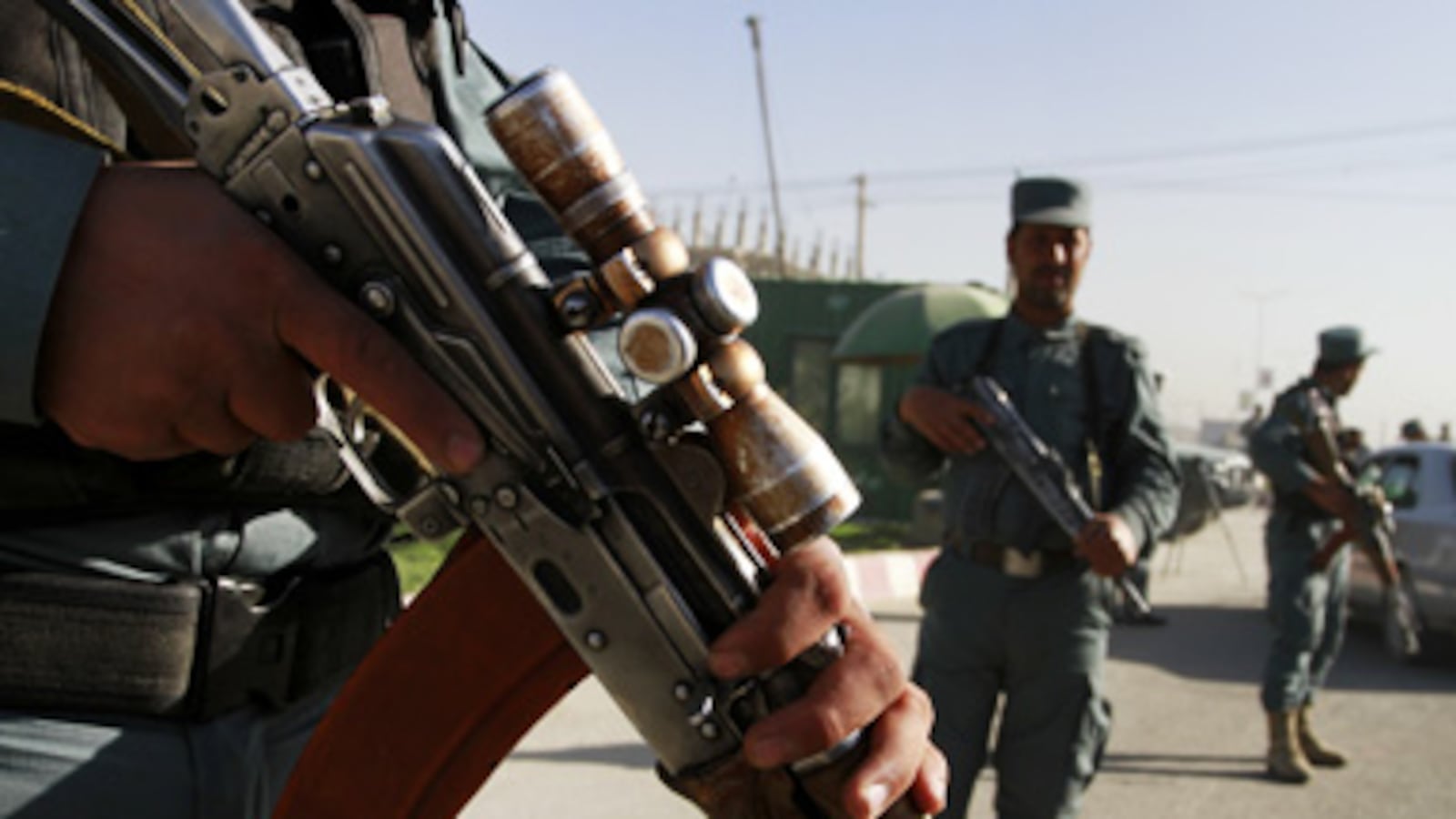 cheats/2011/05/22/afghan-government-building-attacked/kabul-police_182349_yuf2qy