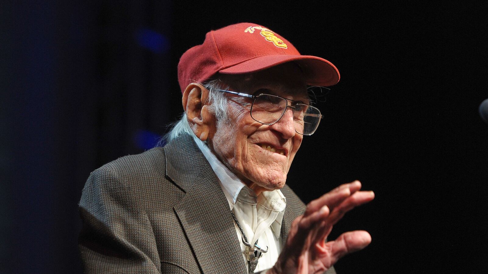 cheats/2014/07/03/inspiration-for-unbroken-dies-at-97/140703-louis-zamperini-cheat_j7ld37