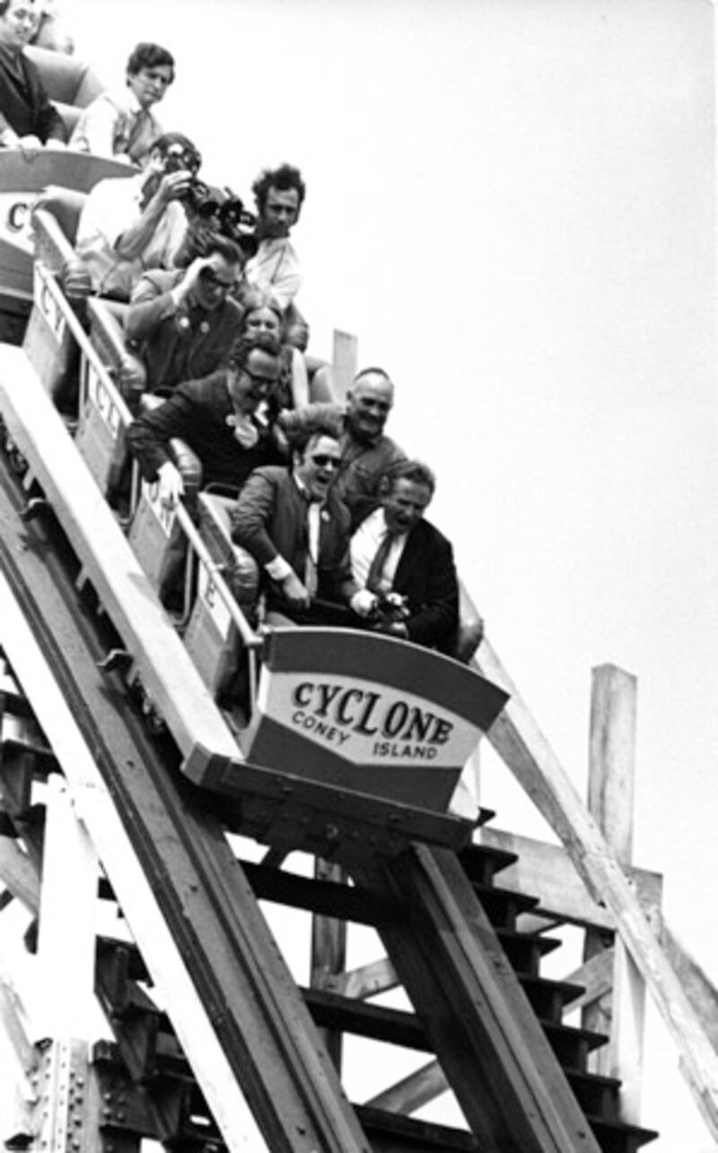 galleries/2012/07/21/celebrity-roller-coaster-faces-kim-kardashian-katy-perry-justin-bieber-and-more-photos/roller-coaster-mailer_vy4cam