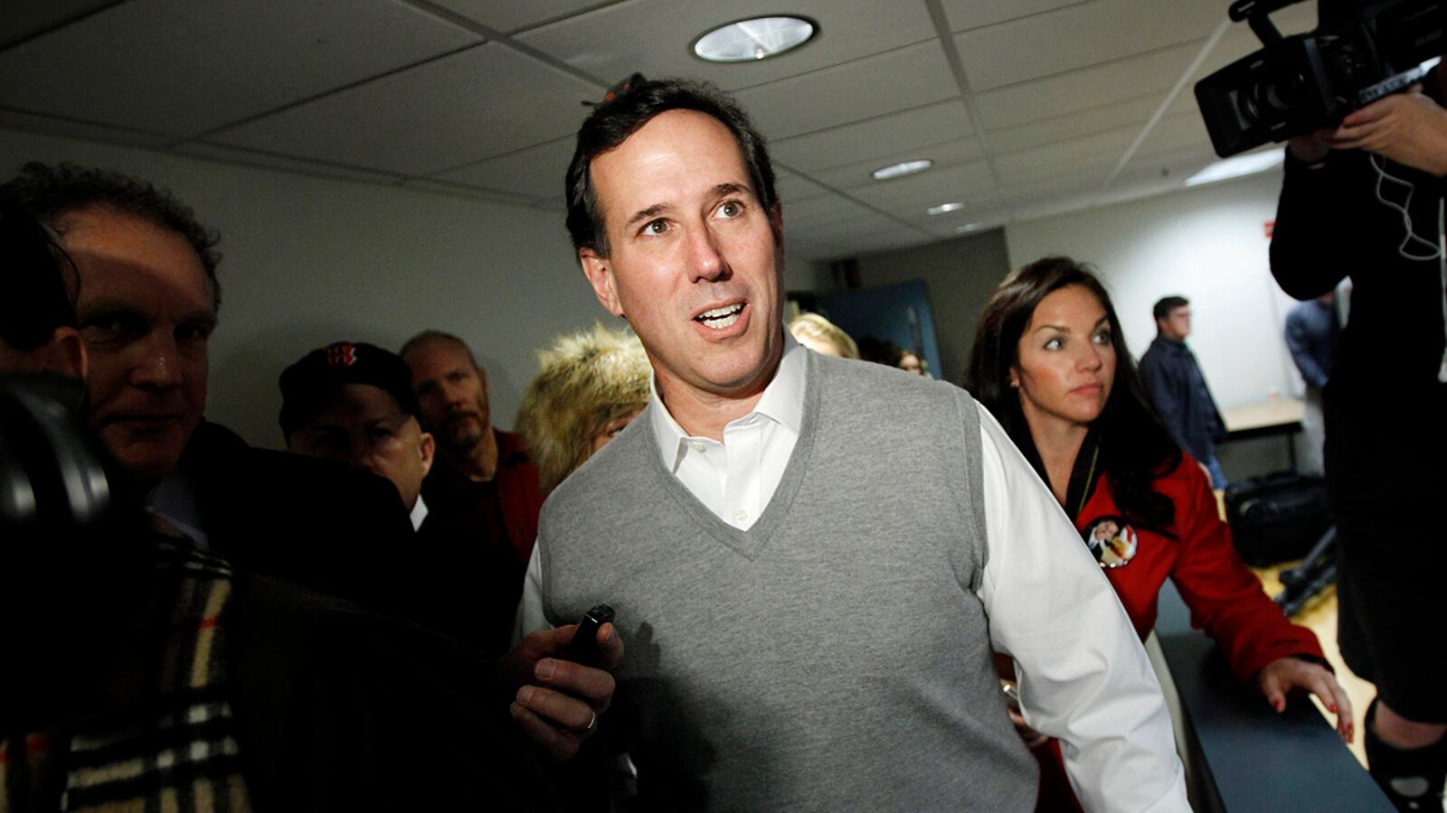 cheats/2012/01/06/santorum-downplays-dc-deals/santorum-dodges-dc-cheat_nfusni