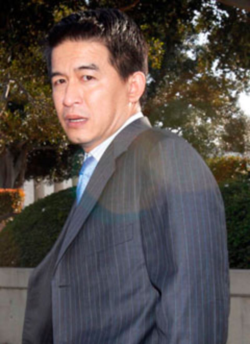 articles/2010/03/01/shoe-leather-heroes/shoe-leather-journalism---danny-pang_xawlfj