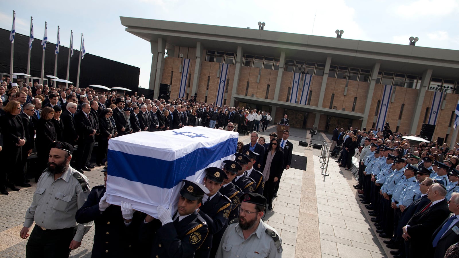 galleries/2014/01/13/mourns-gather-at-funeral-for-former-israeli-prime-minister-ariel-sharon-photos/sharon-funeral-1_m5lpcy