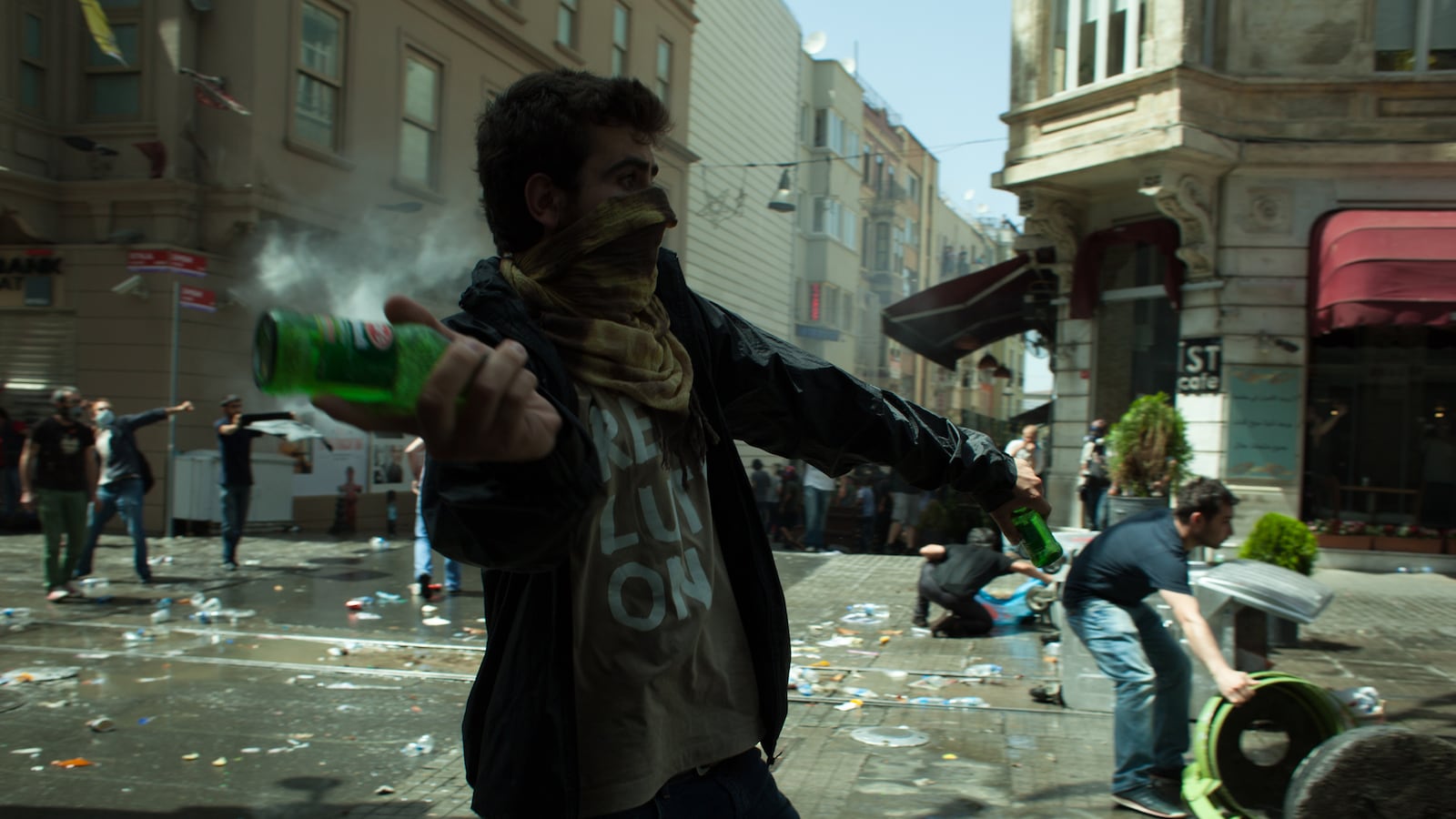 articles/2013/05/31/istanbul-erupts-in-violence-after-protests-against-razing-of-gezi-park/130531-turkey-protest-tease_xyx31m