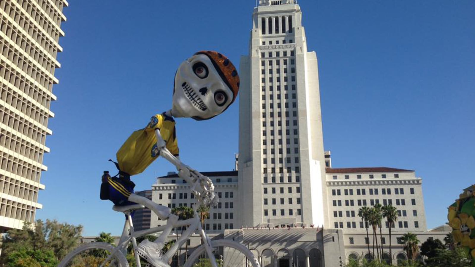 articles/2015/11/29/la-is-a-great-walking-city-really/151128-tannenbaum-walking-tease_uxiaoz