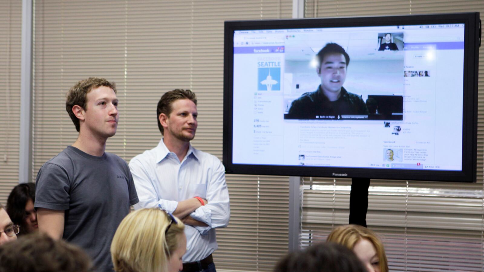 articles/2011/07/07/facebook-and-skype-deal-makes-the-social-network-a-telecommunications-company/facebook-chat-kirkpatrick_lzir1j