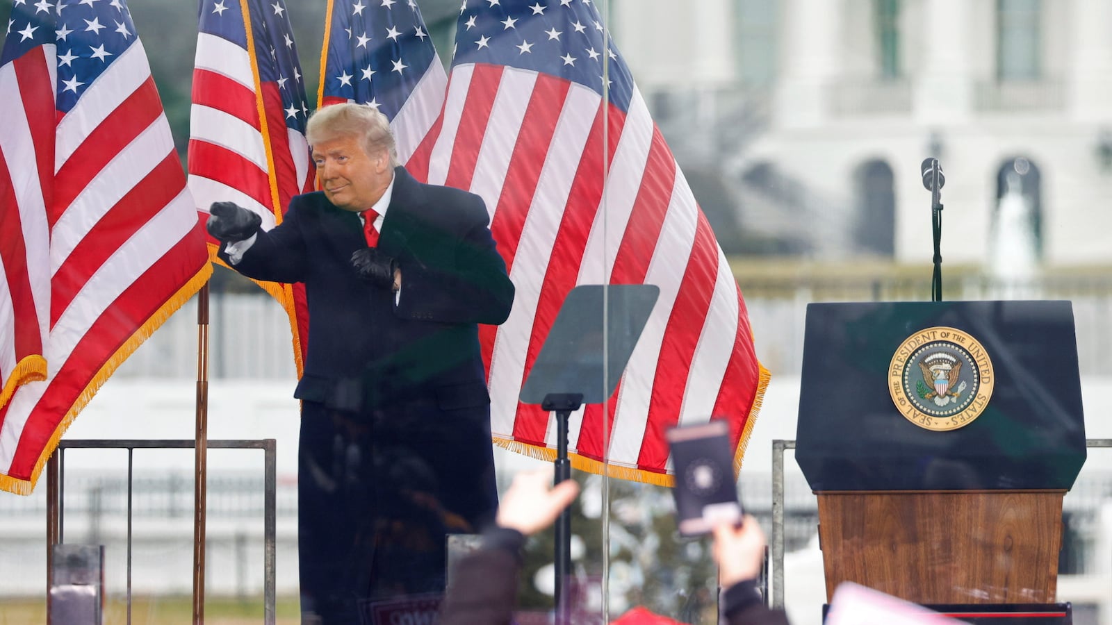 2021-01-06T183507Z_1558865667_RC2I2L9MH0CO_RTRMADP_3_USA-ELECTION-TRUMP_nxyii5