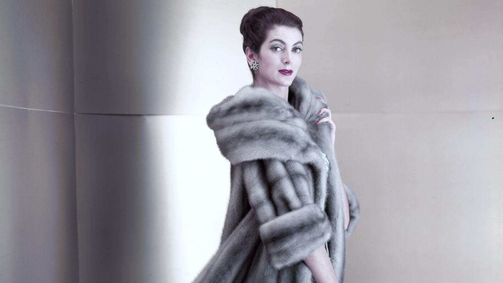 articles/2013/11/09/the-persistence-of-glamour/131107-postrel-glamour-tease_xldqyg