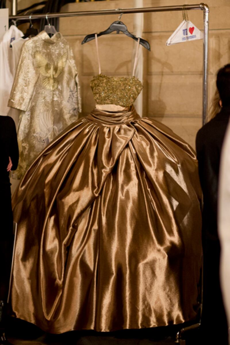 galleries/2012/02/15/new-york-fashion-week-fall-2012-backstage-at-marchesa-photos/marchesa-nyfw-tachman-103_r3fkd7