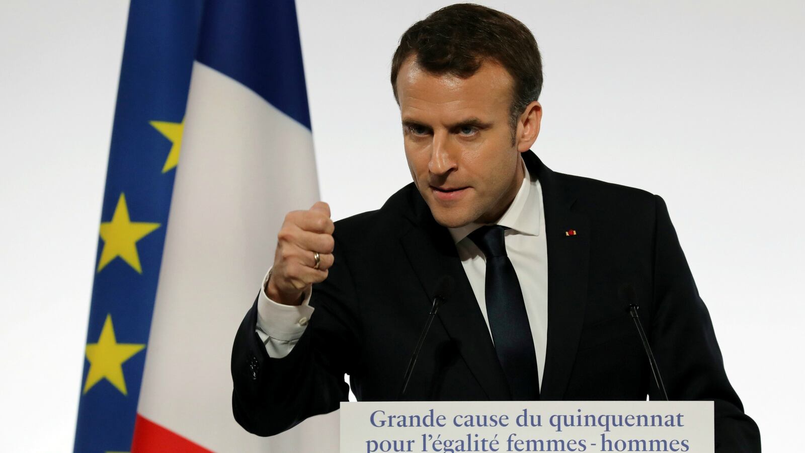171125-france-macron-sexism-measures-cheat_dm8rqc