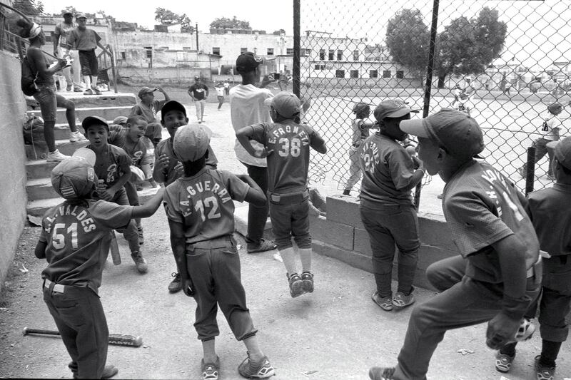 galleries/2016/01/03/cuba-s-wild-private-life/161216-Baseball-Faver-in-the-City-01_jiuf3f