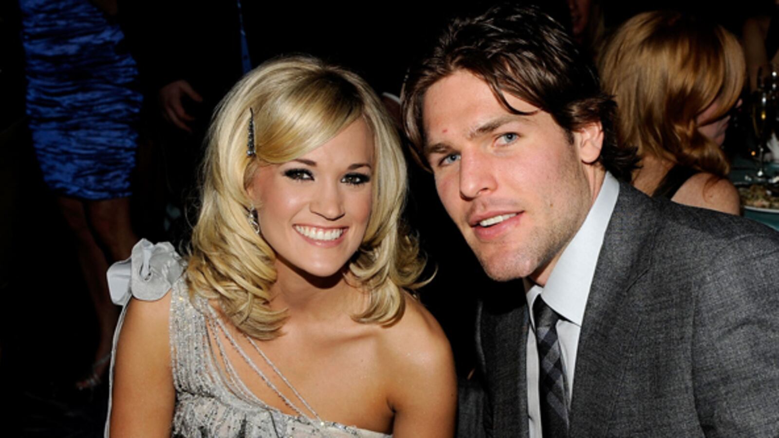 cheats/2010/07/10/carrie-underwood-gets-hitched/sx-top---underwood-wedding_klczqx