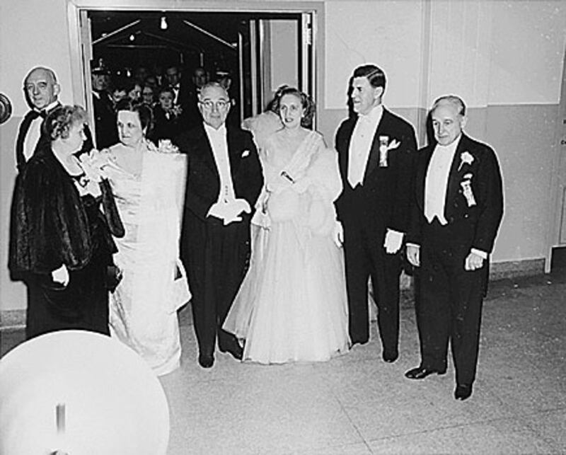 galleries/2009/01/22/past-inaugural-gowns/espinosa-toledo---truman_buqd6m