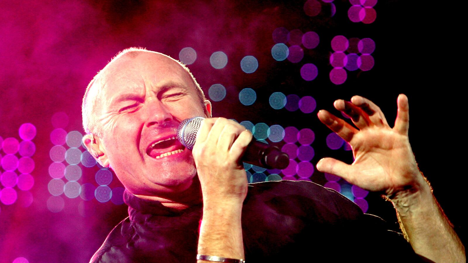 cheats/2014/06/27/phil-collins-donates-alamo-collection/140627-phil-collins-alamo-cheat_yz42u9