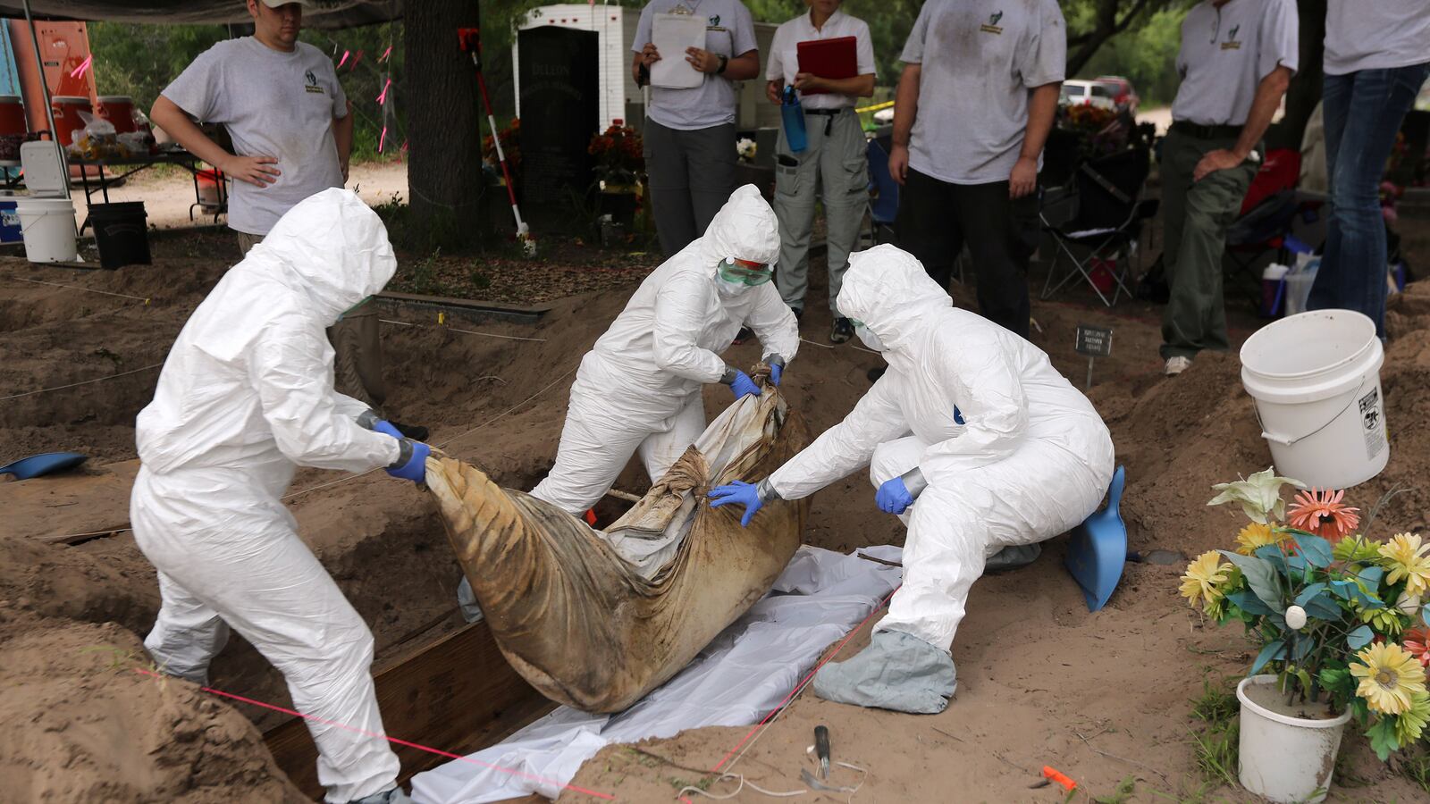 cheats/2014/06/23/texas-pols-want-mass-graves-investigated/140623-texas-graves-cheat_k4asp6