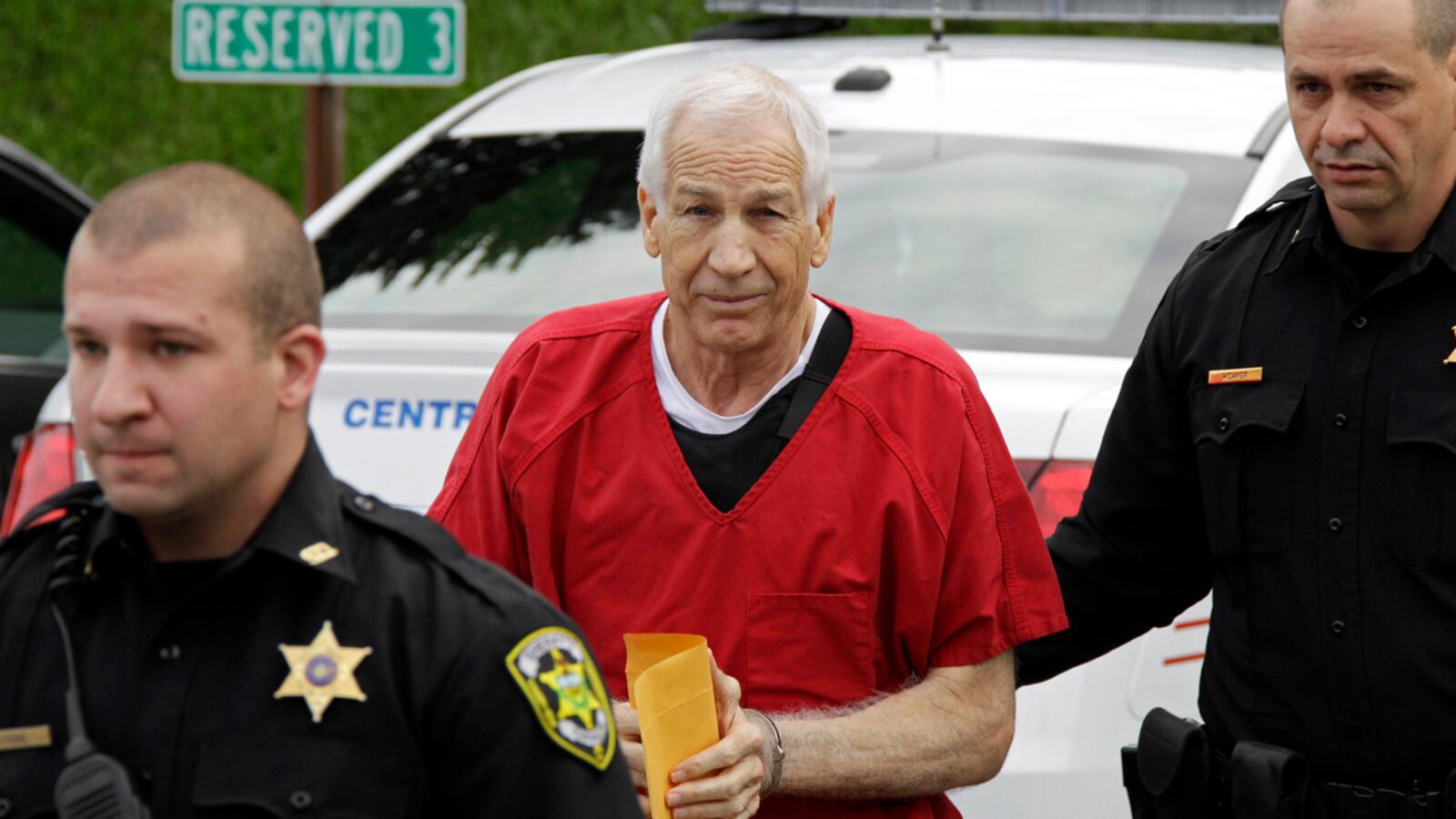 cheats/2012/10/09/sandusky-to-be-sentenced/jerry-sandusky-abuse-sentencing-cheat_bzouno