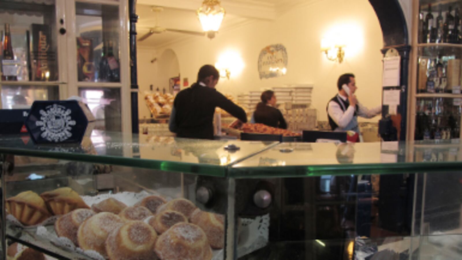 articles/2011/04/05/pasteis-bellem-a-visit-to-lisbons-famous-pastry-shop/lisbon-bakery_167460_x48tsy