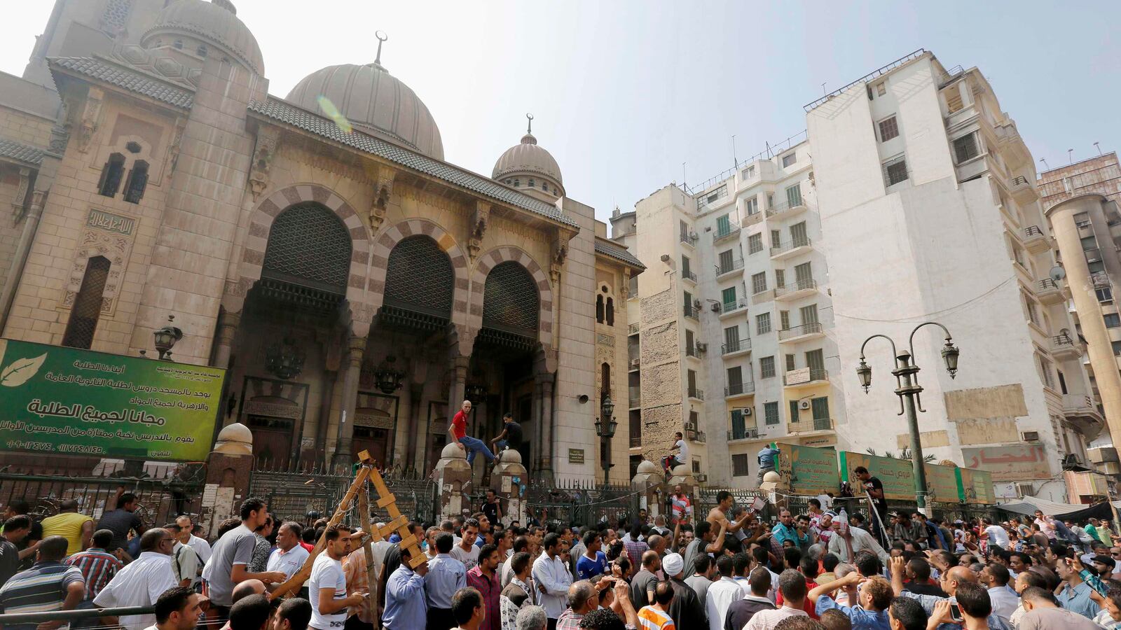 cheats/2013/08/17/hundreds-barricade-themselves-inside-cairo-mosque/130817-cairo-mosque-cheat_tfigyf