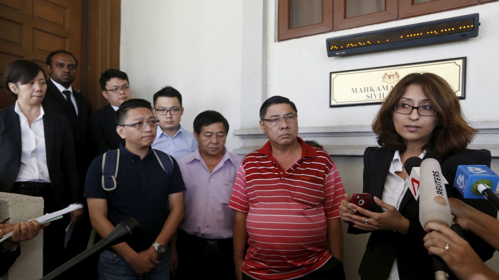 cheats/2016/03/04/families-of-mh370-passengers-file-suits/160304-mh370-families-sue-cheat_rek0ax