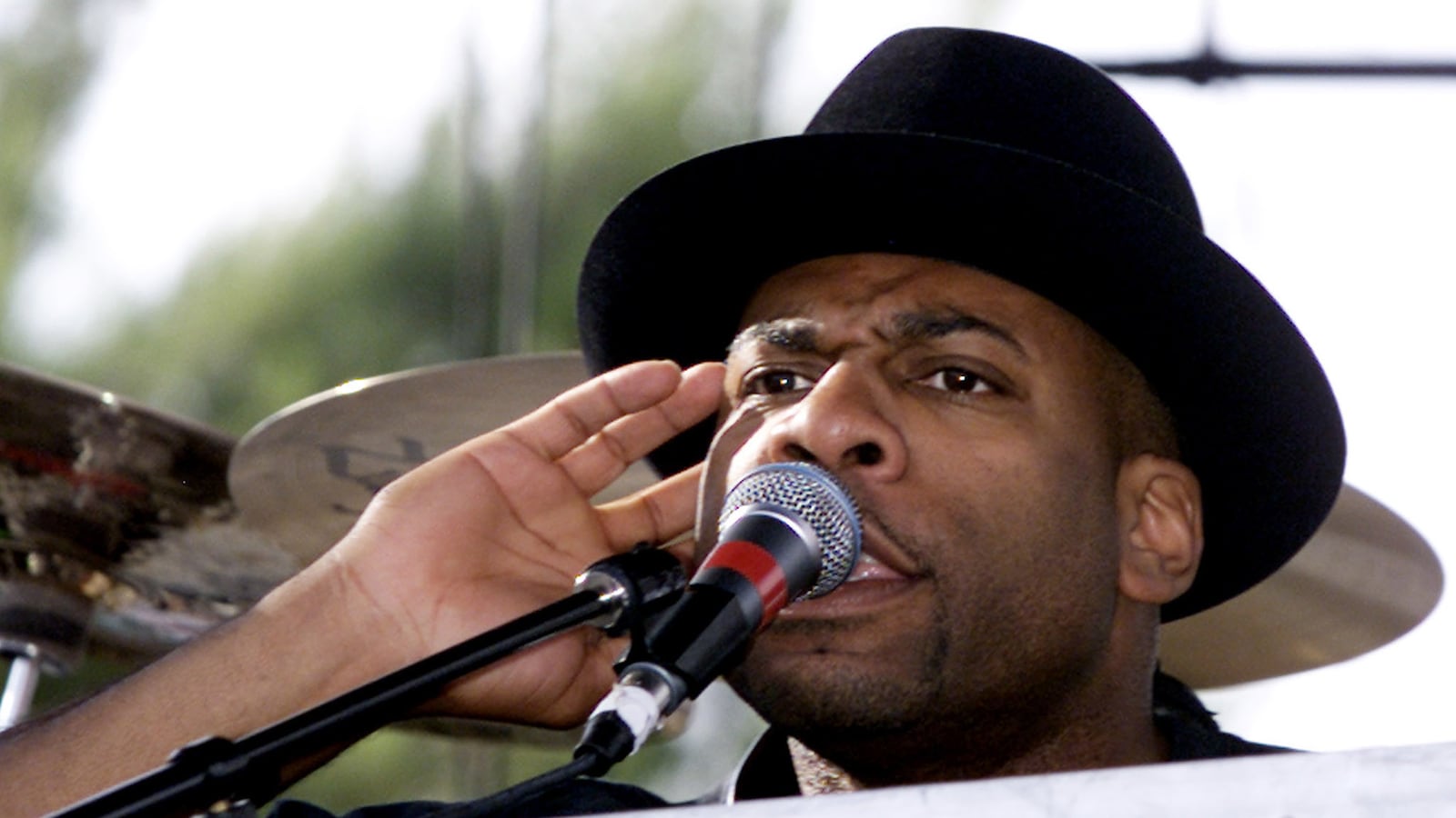 2002-10-31T120000Z_1021469850_PBEAHUKOLBB_RTRMADP_3_MASTER-JAY_tttcam