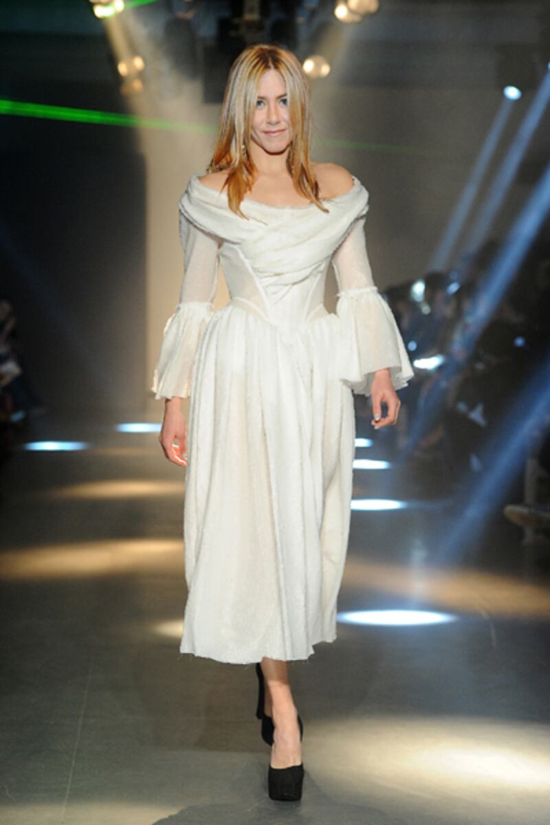 galleries/2012/08/15/jennifer-aniston-wedding-dress-suggestions-from-alexander-mcqueen-to-stella-mccartney/jenn-dresses-6_pulyp9