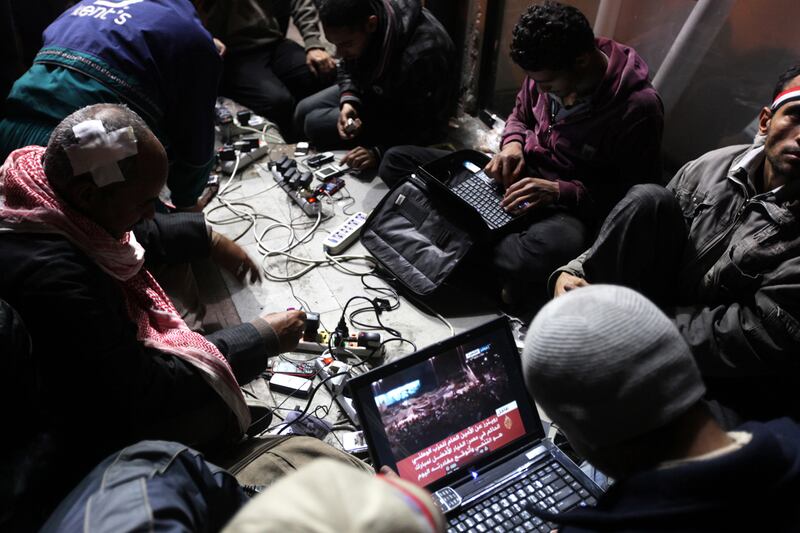 galleries/2011/11/22/things-we-are-thankful-for-photos/things-we-are-thankful-for-arab-spring-bloggers_x3suez