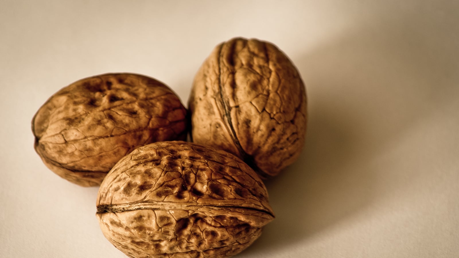 articles/2014/03/25/man-on-reddit-shows-off-his-three-testicles-have-we-seen-it-all/140324-sepkowitz-testicles-tease_epnljf