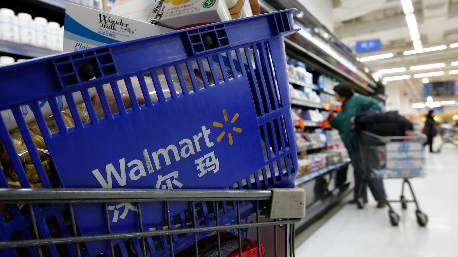 170716-china-walmart-cleaver-attack-cheat_elhfws