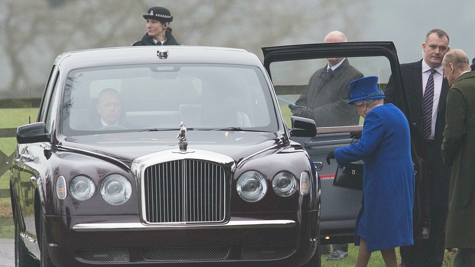 cheats/2017/01/08/queen-appears-for-first-time-in-2017/170108-queen-elizabeth-cheat_xzvc6d