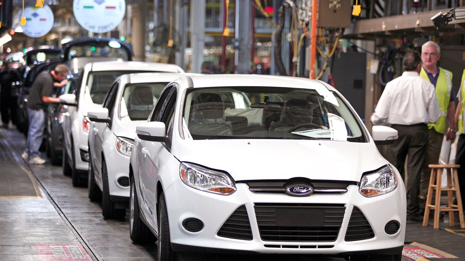 articles/2013/08/06/july-was-the-greenest-month-ever-for-u-s-car-sales/130806-hybrid-sales-batchelor-tease_yknihe