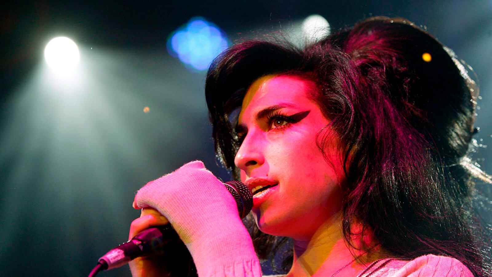 galleries/2011/07/24/amy-winehouse-and-others-who-died-at-27/died-at-27-amy-winehouse-tease_btimph
