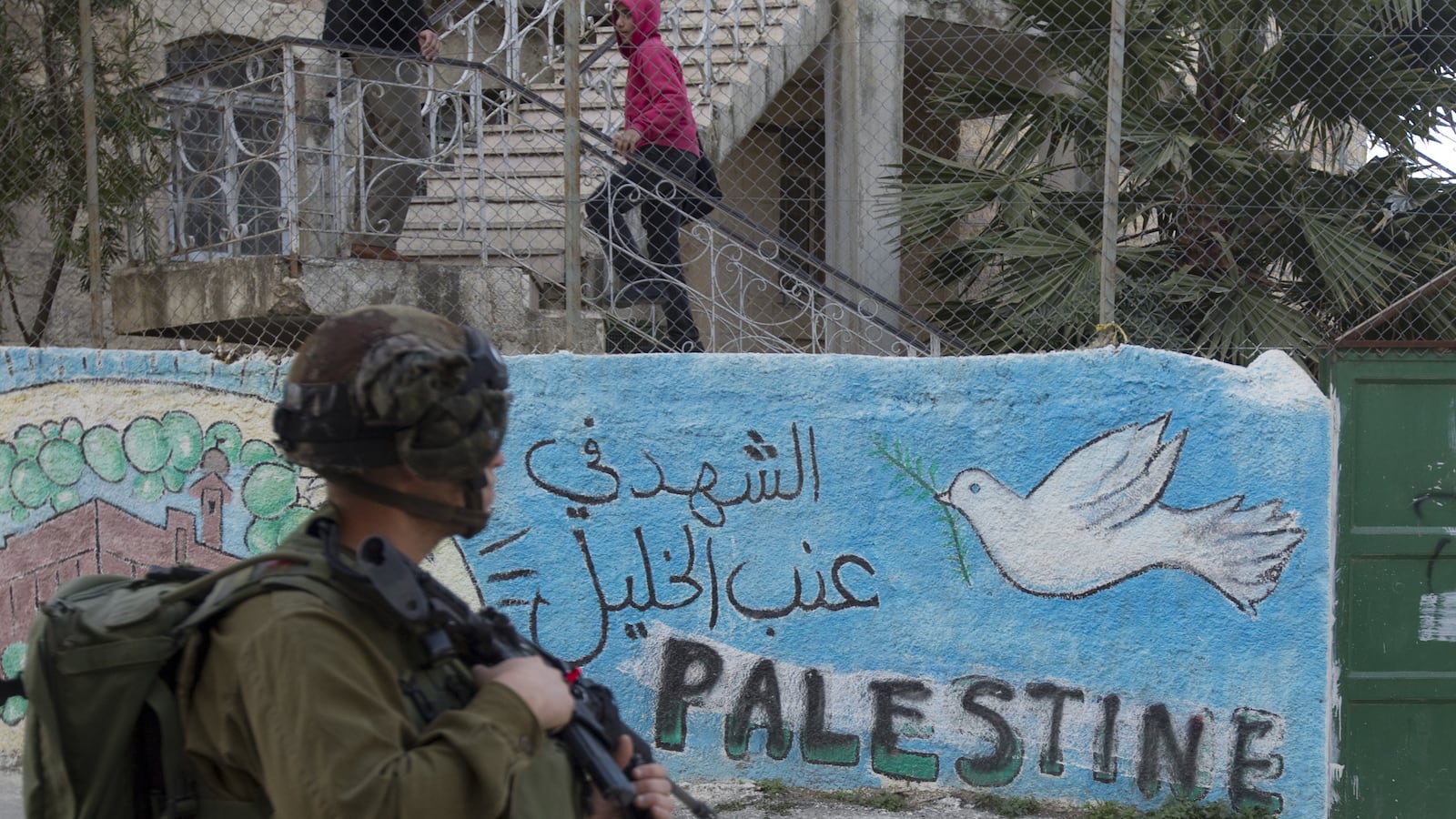 articles/2012/04/11/still-not-a-zionist/soldier-palestine-openz_pkudka