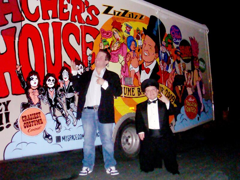 galleries/2013/06/22/beacher-s-madhouse-wildest-club-in-los-angeles-featuring-miley-cyrus-bill-maher-more/130621-beachers-madhouse-17-GAL_oqp1kr