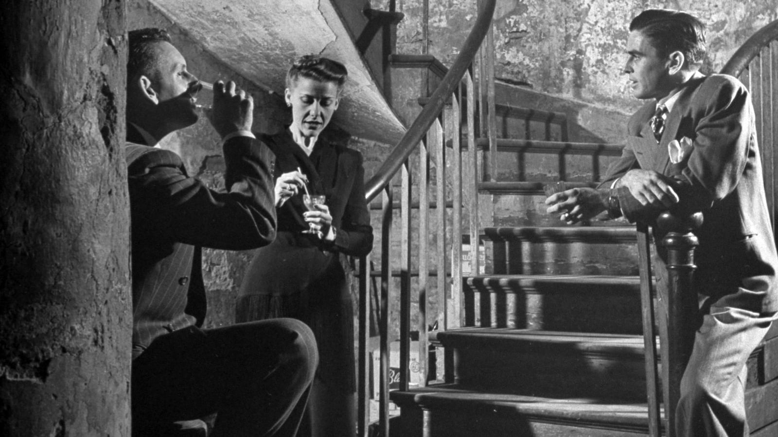 190806-absinthe-house-tease_jwdl4n