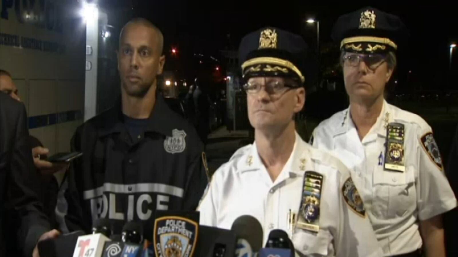 cheats/2016/10/19/police-fatally-shoot-66-year-old-woman-in-bronx/161018-bronx-police-shooting-cheat_miilbr