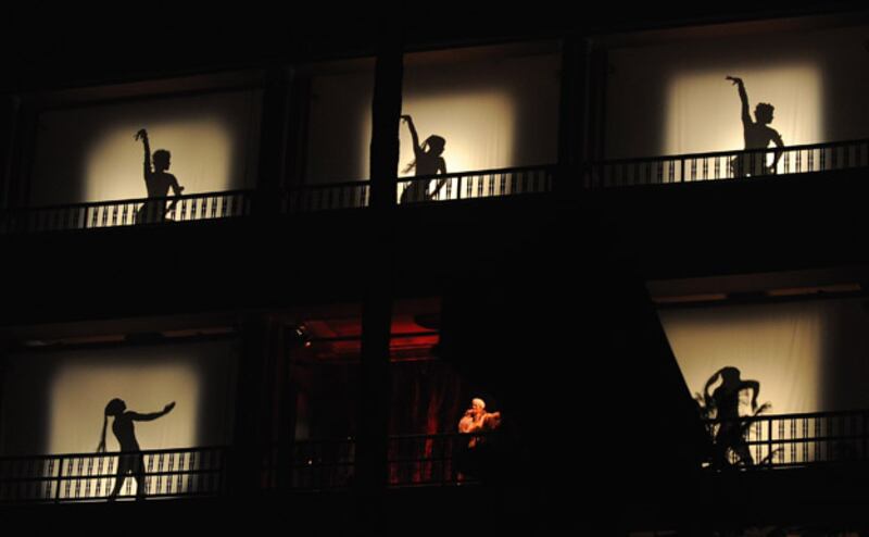 galleries/2009/11/28/la-mamounia-hotel-re-opens/morocco-mamounia-hotel---dance_hqngdh