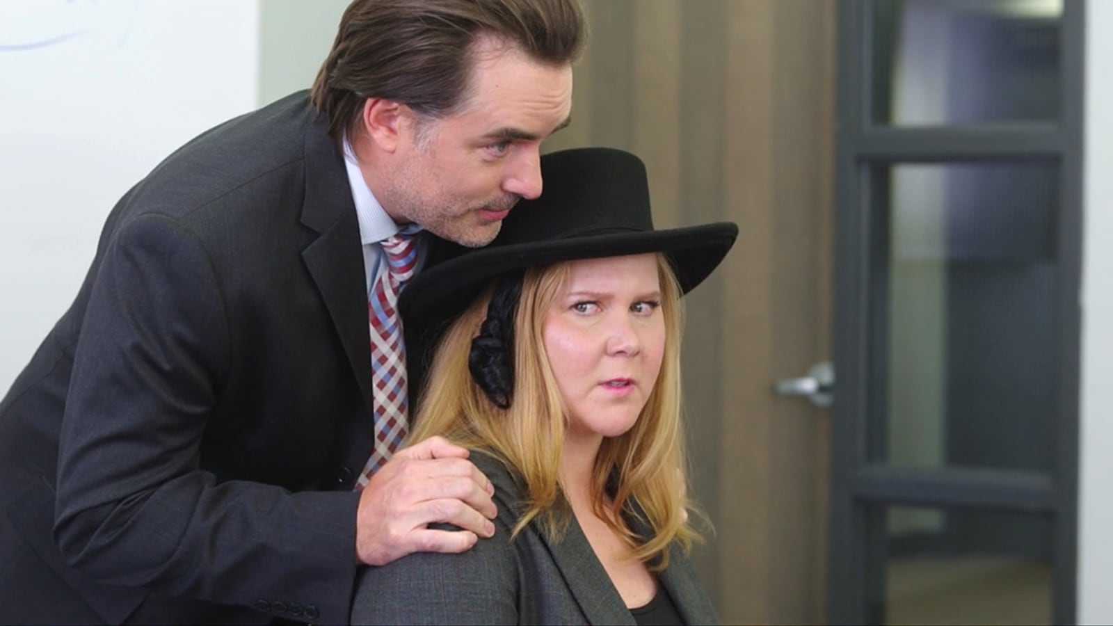 221102-amy-schumer-tease_qsifkb