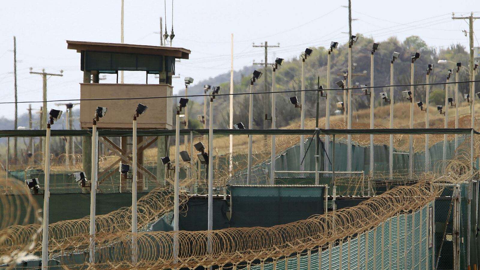 cheats/2015/08/25/u-s-only-captured-3-gitmo-detainees/150825-guantanamo-cheat_qzlxro