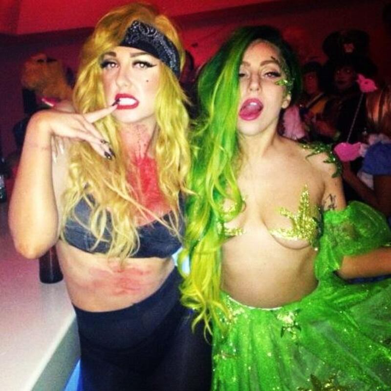 galleries/2012/12/29/2012-s-best-fashion-instagrams-rihanna-lady-gaga-more-photos/gaga_ocw4au
