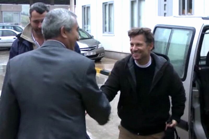 articles/2012/12/18/richard-engel-freed-after-being-kidnapped-in-syria/giglio-engel-nbc-tease-embed_schkuw