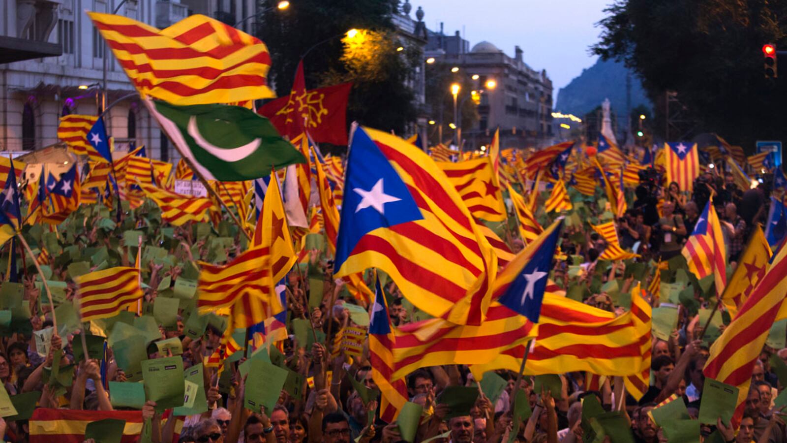 cheats/2012/09/30/separatism-spreads-in-catalan/spain-catalonia-separatist-sentiment-grows-cheat_yahnie