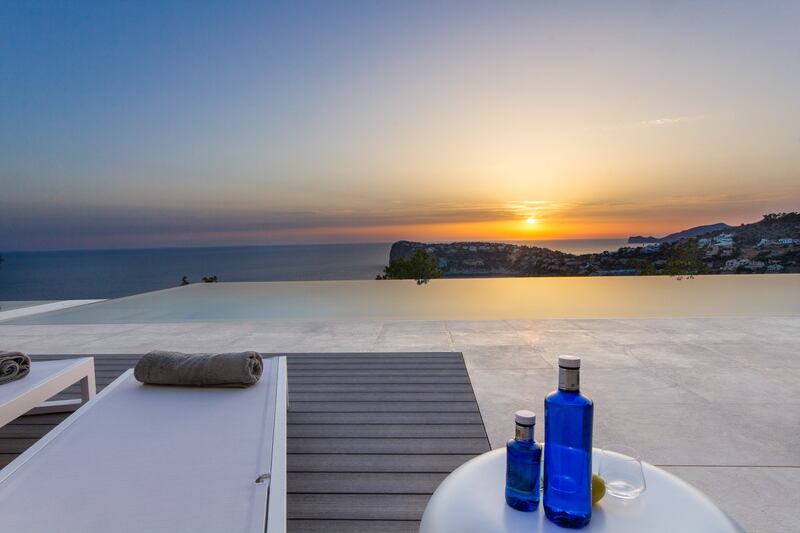 galleries/2014/10/25/omg-i-want-this-house-mallorca-photos/141024-omg-house-10_nza52z