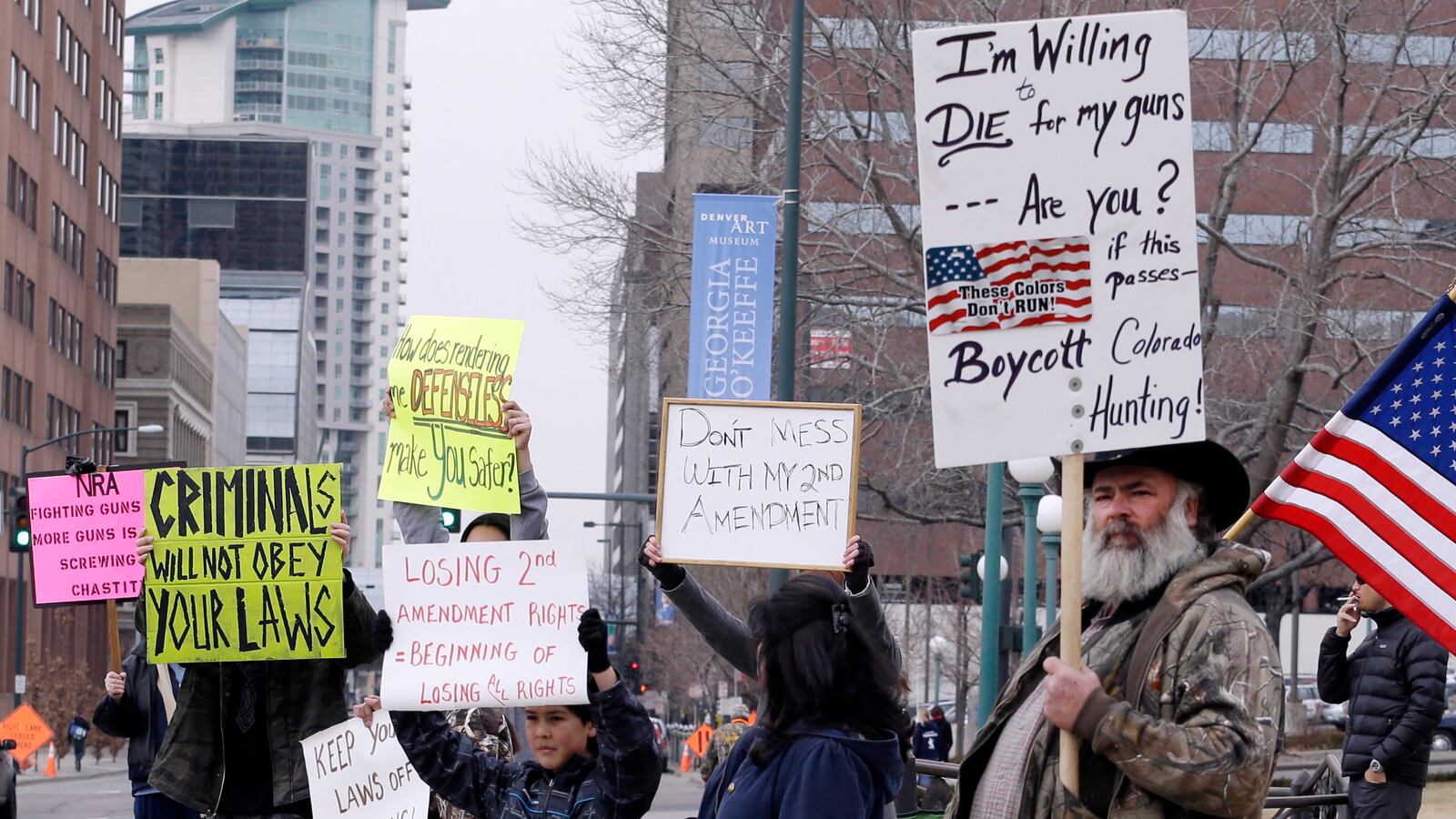 cheats/2013/03/09/colorado-advances-gun-control-package/130309-co-gun-law-cheat_kgnnpo