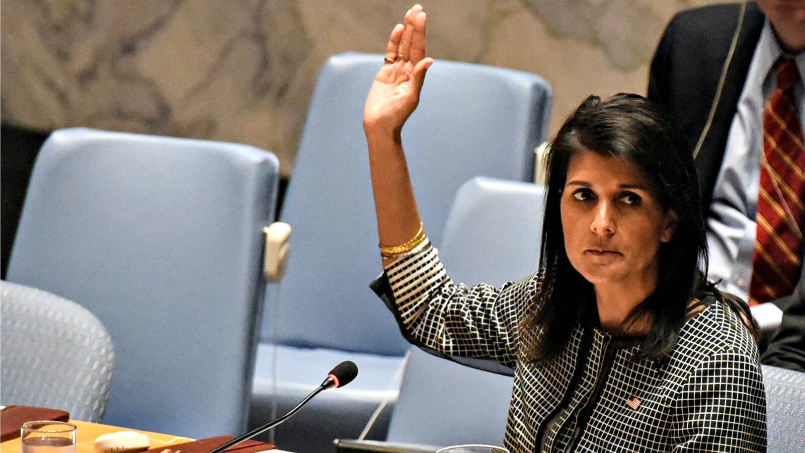 170522-nikki-haley-cheat_euqoam