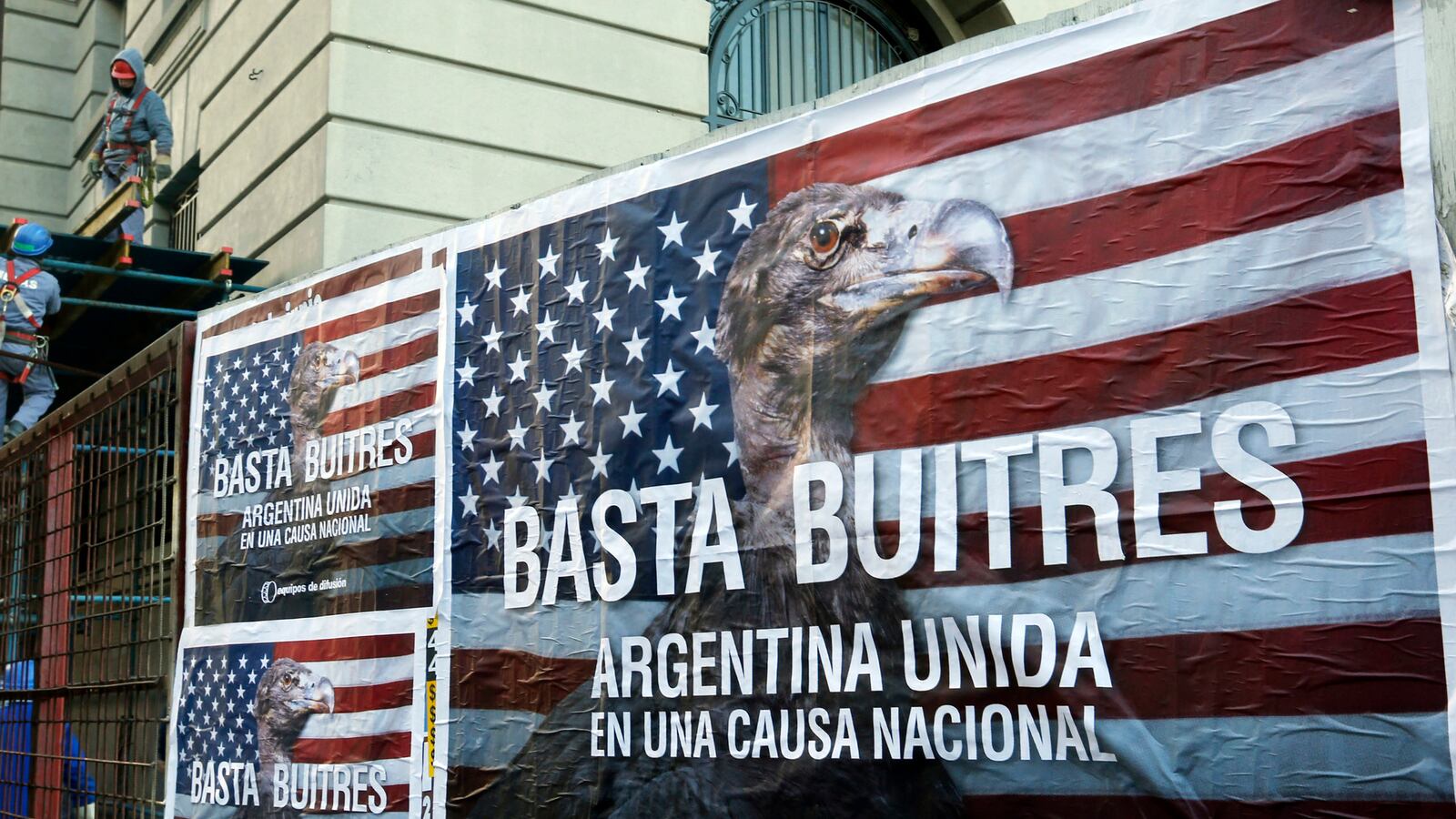 cheats/2014/06/19/argentina-threatens-to-default/140619-argentina-cheat_icj3ge